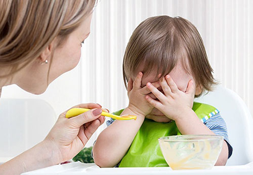 Nếu con bạn ăn ít hơn những đứa trẻ khác, bạn đừng bận tâm. Nếu con bạn vẫn phát triển bình thường t