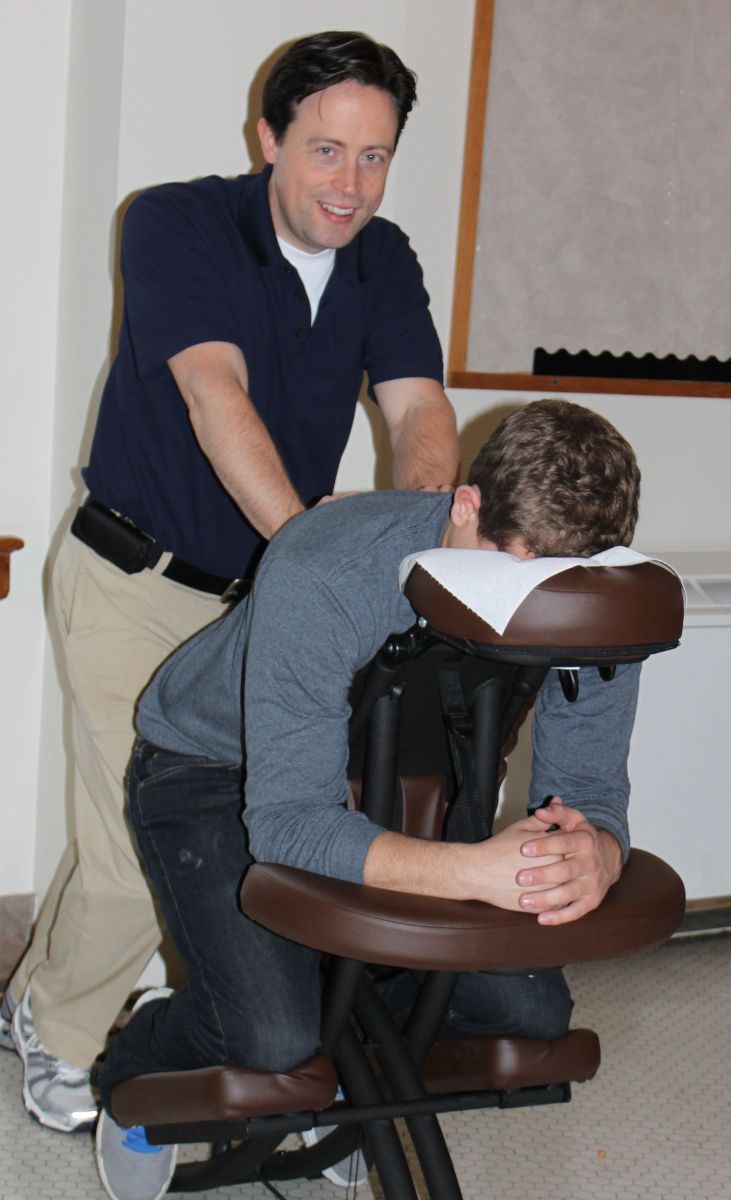 Vì sao nên dùng ghế massage, vì sao bạn muốn thoát khỏi mệt mỏi?