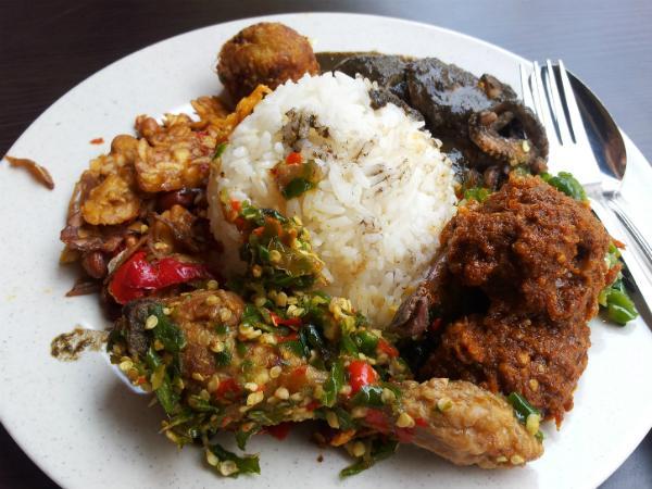 Món ăn Nasi Padang đặc sản đảo quốc sư tử