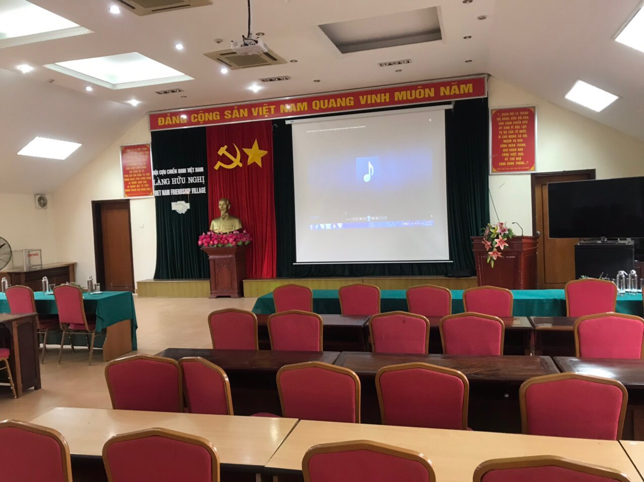 Sửa chữa máy chiếu uy tín chuyên nghiệp nhanh tại Hà Nội
