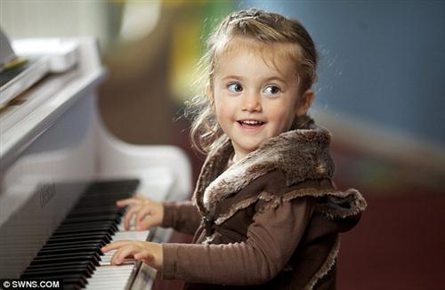 3 tuổi thành “thần đồng” piano