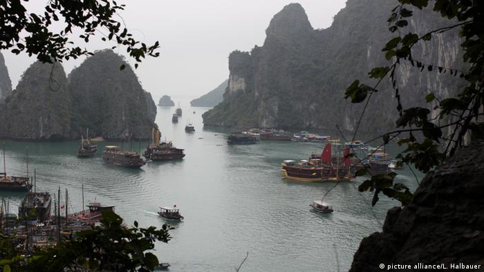 Việt Nam cấm du lịch trên biển đêm