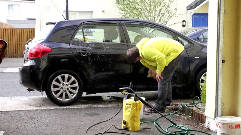 Những điều cần biết & chú ý khi rửa xe ô tô tận nhà